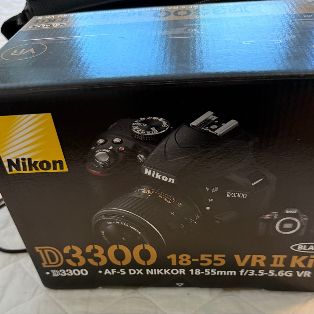 Nikon D3300 DSLR Camera with Tamron Lens Kit - Black - Picture 3 of 4